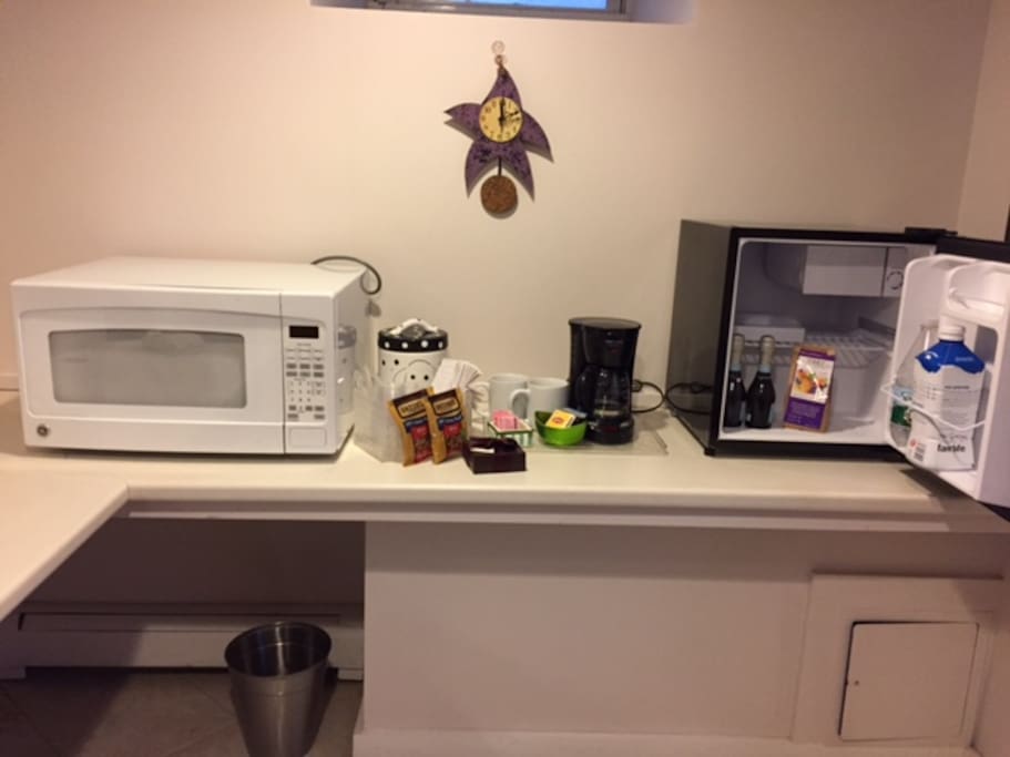 mini kitchen w/ goodies