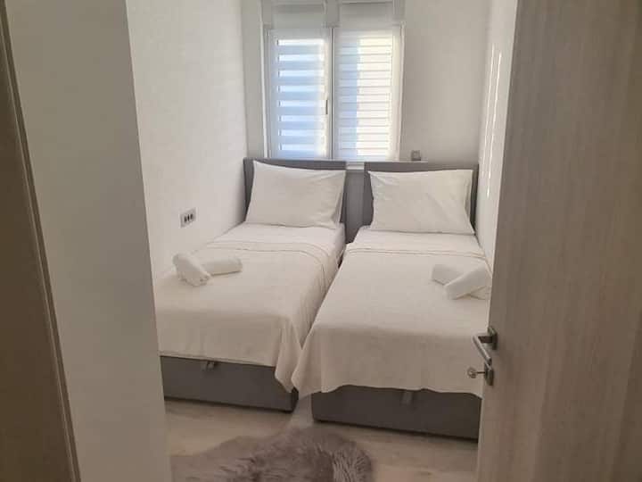 4-sobni stan s bračnim krevetom