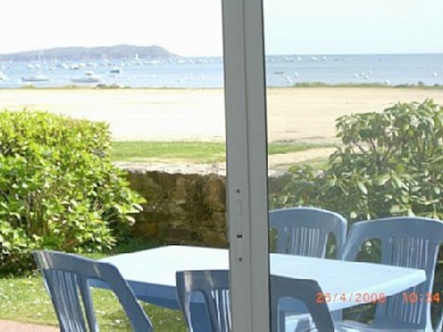 REZ DE JARDIN TERRASSE AVEC JARDINET CLOTURE (28 m ²)
