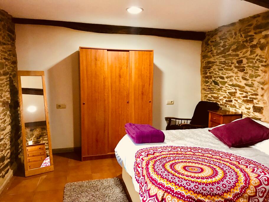 Habitación 1 con cama matrimonio 150 cm