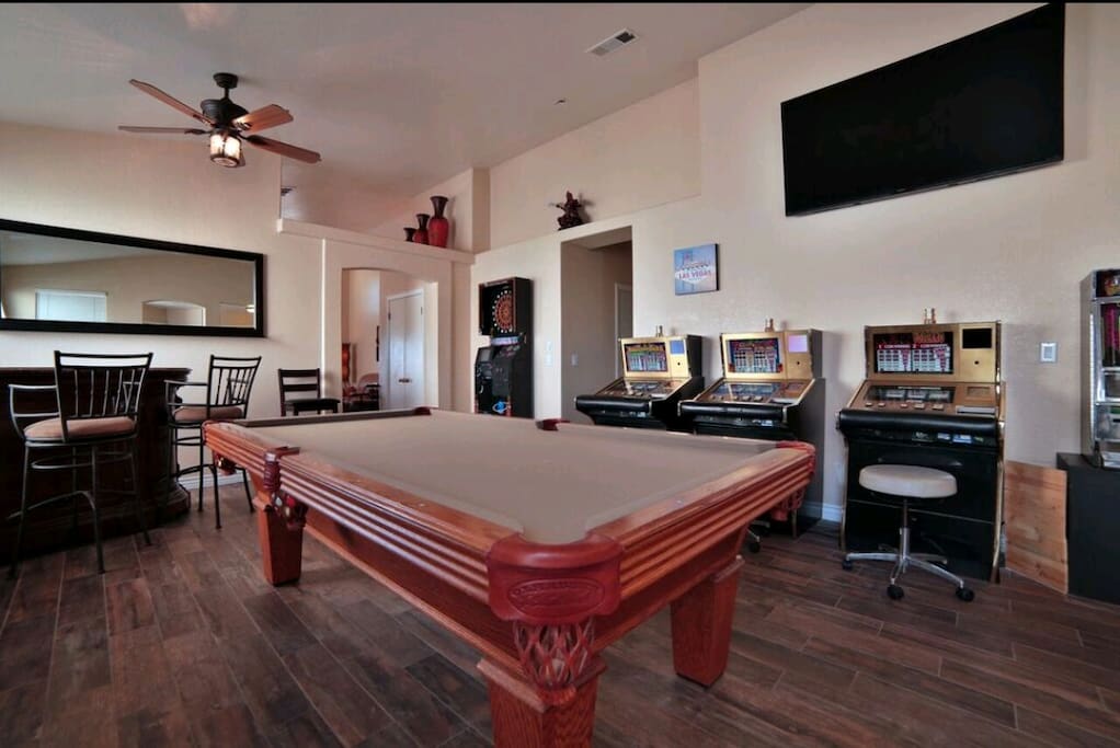Bar Room - Dart arcade, video poker and more!