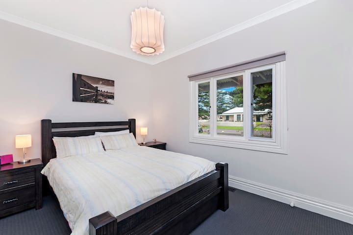 Somerled House Port Fairy gallery image 2