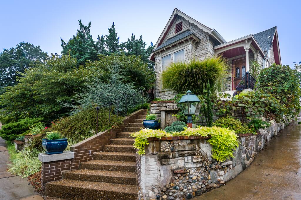 Top 100 Airbnb Rentals 2017 in Saint Louis, Missouri