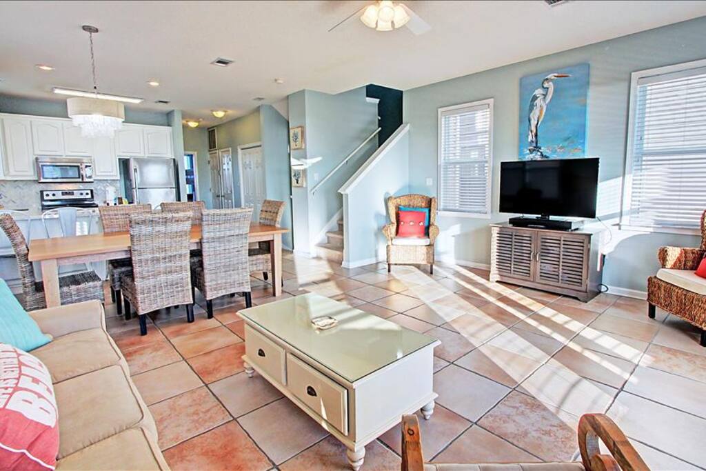 Large Airy Living Room - Second Floor