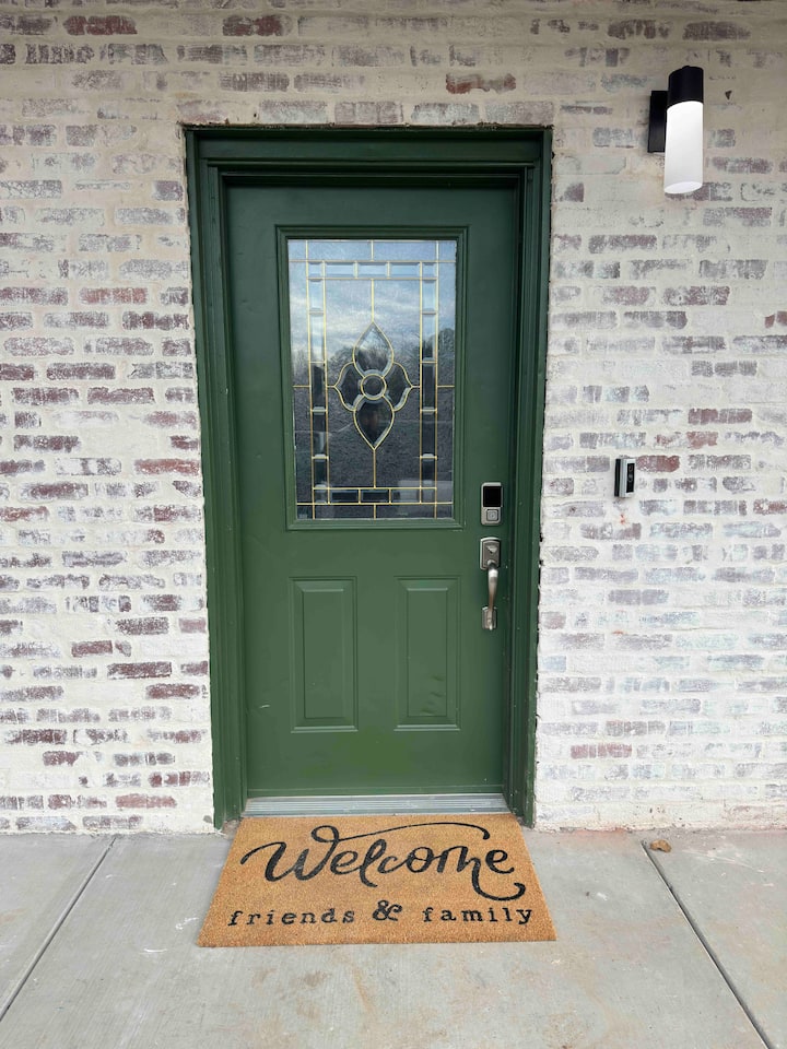Tranquil Oasis: Russellville Gem