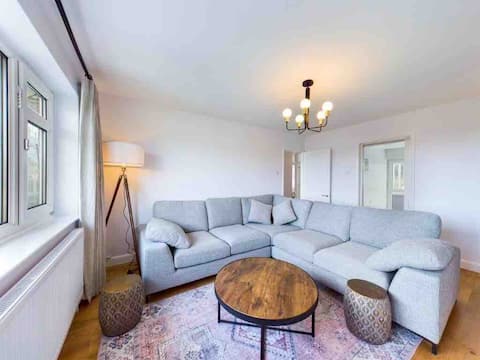 Top performing Airbnb: Broadstairs Beach let. Dogs welcome. With parking in Thanet