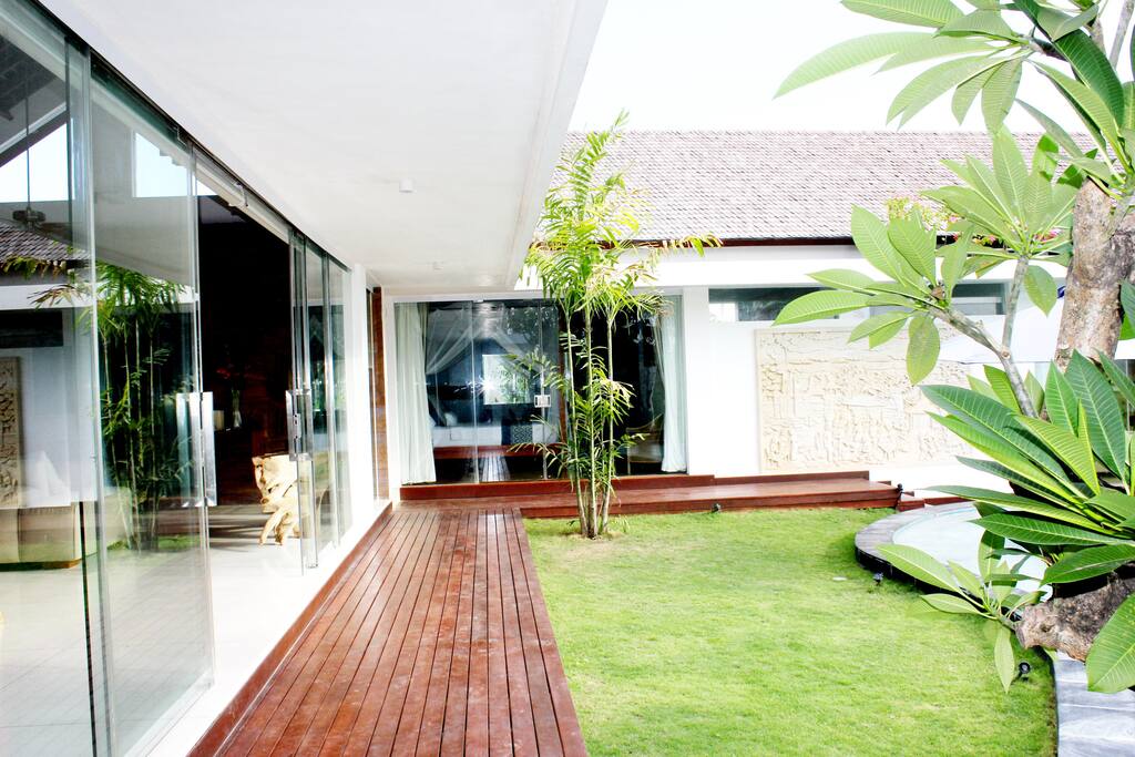 garden in front of livingroom