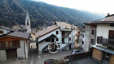 Desj's Home | Garage • City centre • Skiing