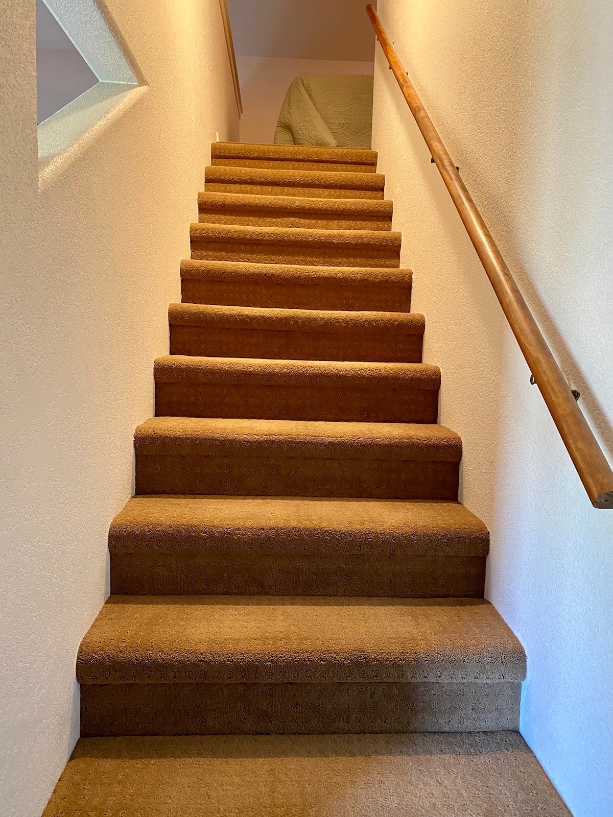 บันไดไปนอนใต้หลังคา # watchyourhead