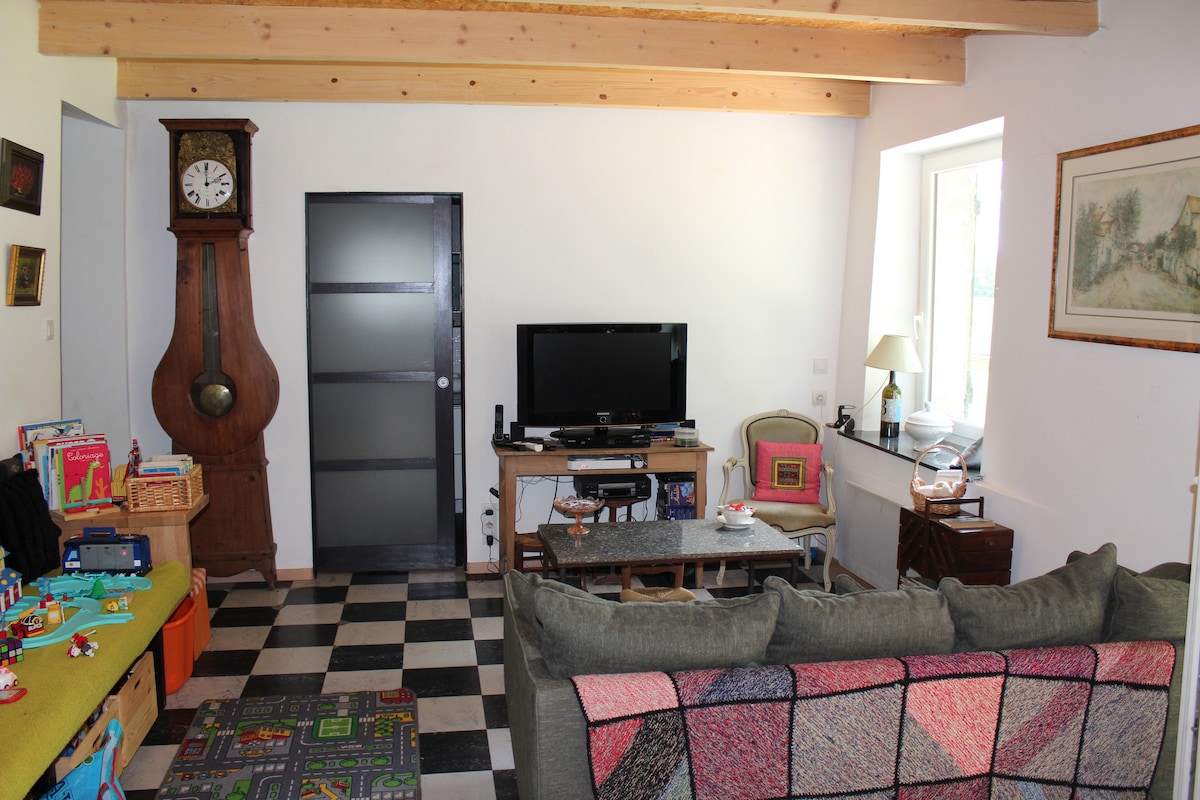 Dhoma e madhe: Zona e TV-dv-d-magnetoskop 