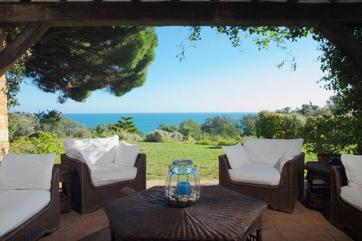 Rustic Villa on the sea front. Amazing views gallery image 3