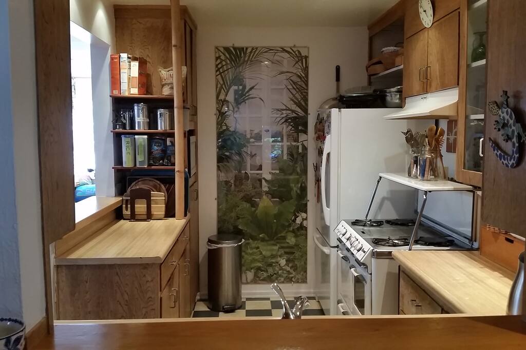 Full central kitchen with 2 sinks, great O'Keefe & Merritt Stove, fridge and microwave