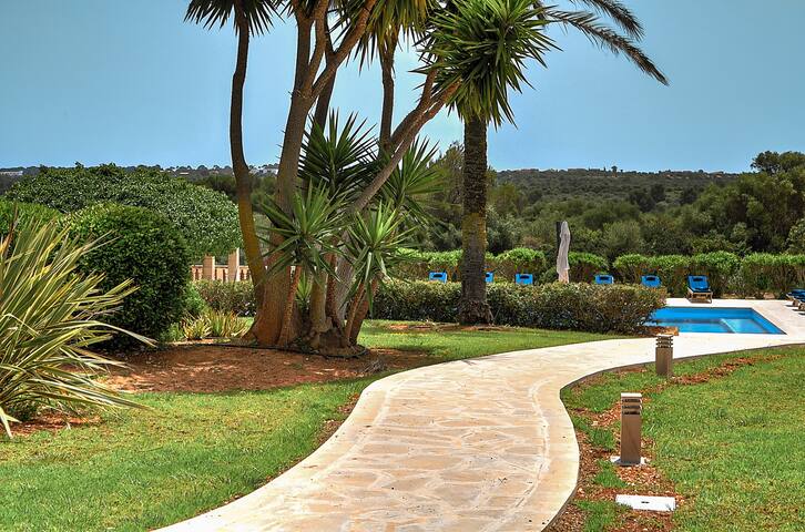 Luxurious 8 bed Mallorca Estate near Porto Cristo gallery image 4