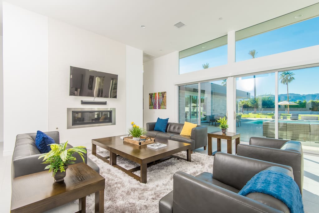 Living Room Furnishings with Flat Screen TV