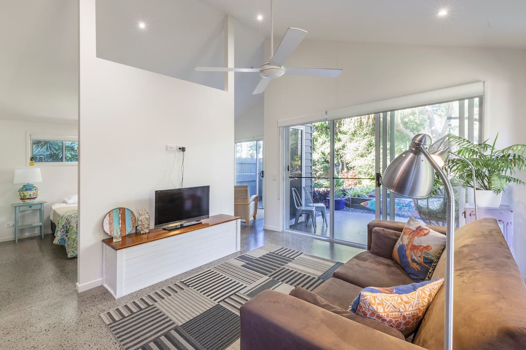 Studio apartment to rear of main house.