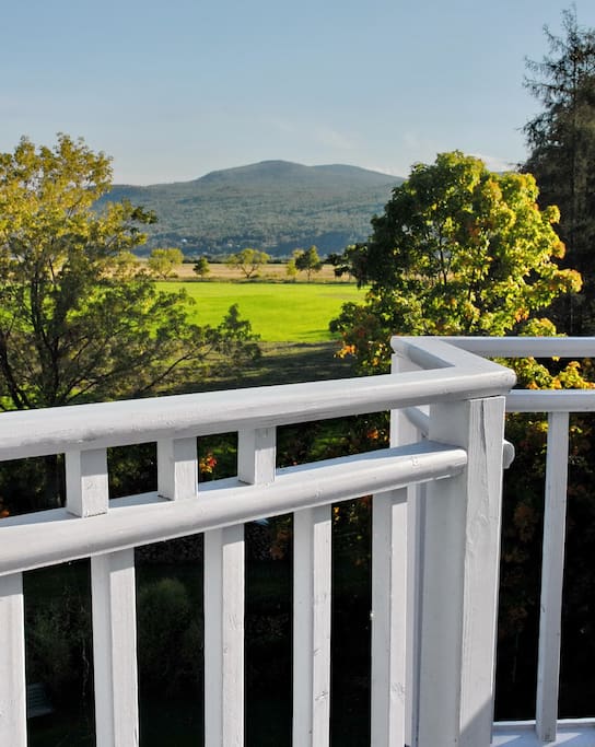 Grand balcon dominant la campagne