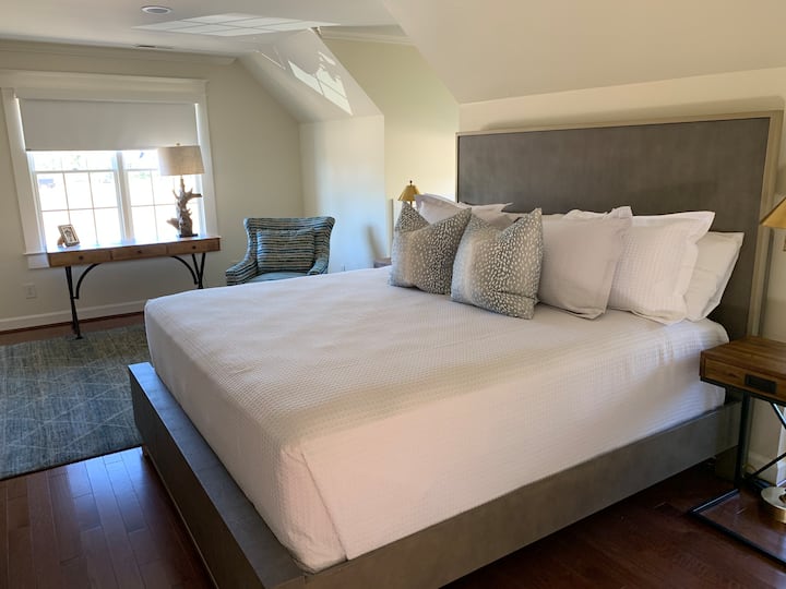The Maple Room has a private carpeted staircase entrance along with a spectacular view of the golf course. Charming and fully furnished with a plush king size bed, comfortable seating and a 58in Ultra HD Smart TV on a full motion mount.