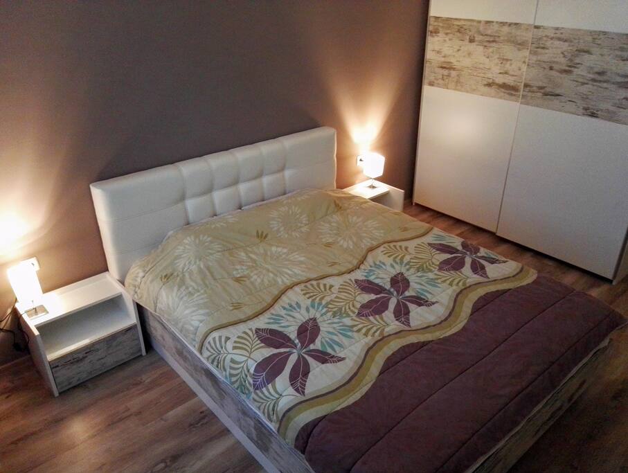 Comfortable queen size bed