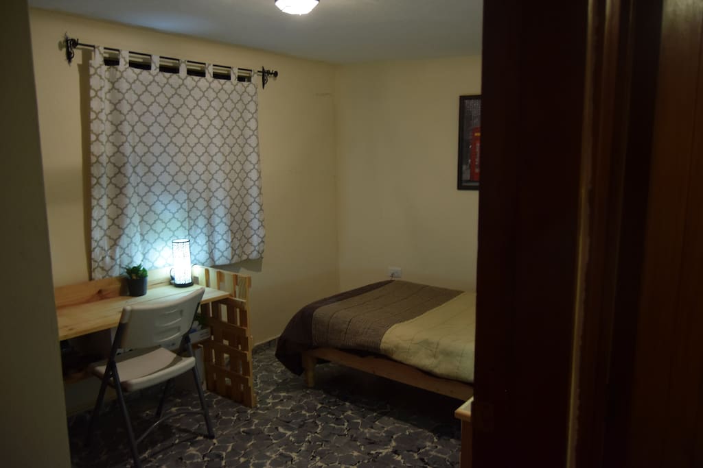 Cuarto con luz normal (room with normal light)