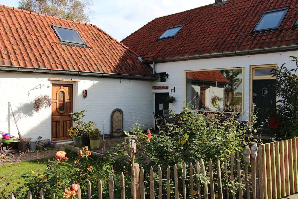 Benedenwoning (het linker gedeelte hoort er niet bij)