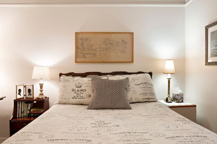 Colonel Cleburne
Room