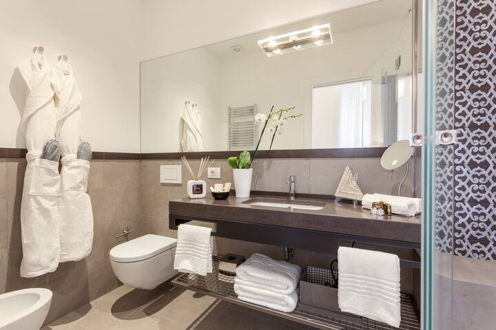 Family Rooms – 504 Corso Suites Roma gallery image 2