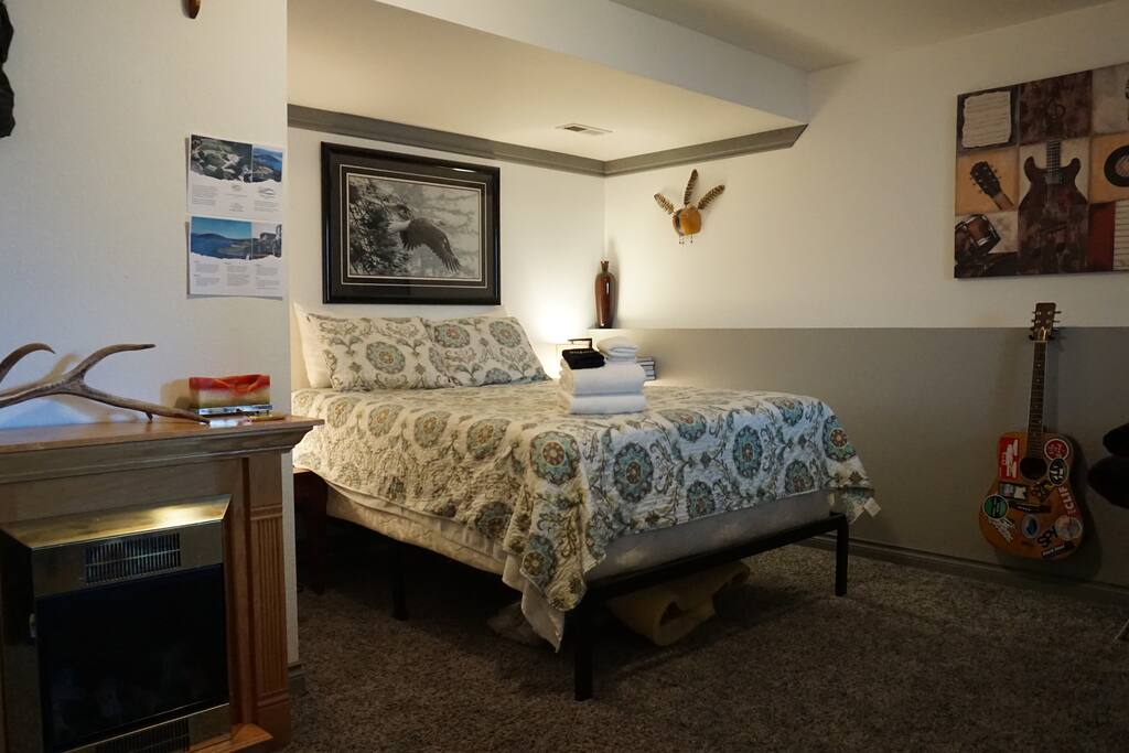 Queen Size Bed in the main room!