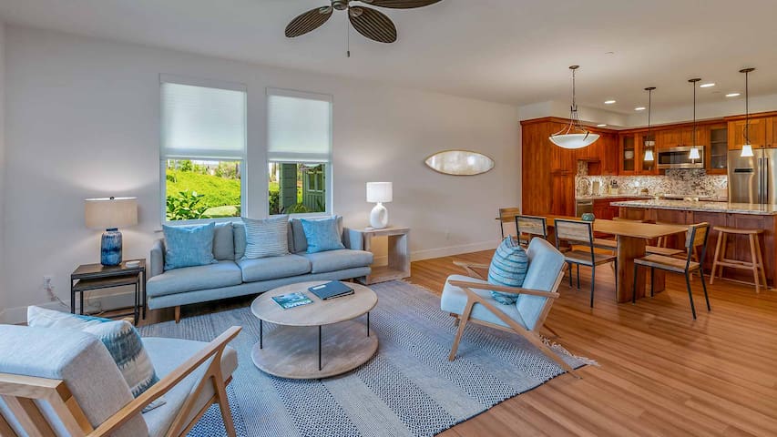 Luxury Condo with Pool, Gym, Golf Course, AC