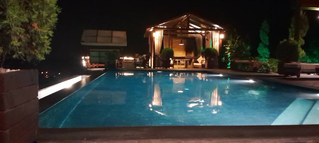 Ağvaya 8 km uzaklıkta Isıtmalı havuzlu lüks villa gallery image 2