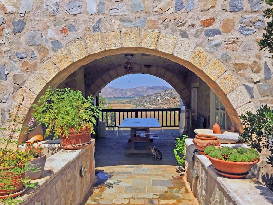 The entrance through the bridge and the twoside balcony