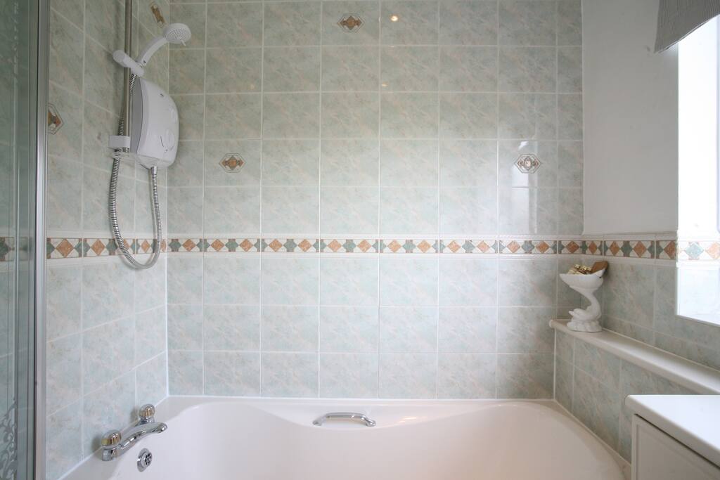 En-suite bathroom with toilet, towel rail and basin