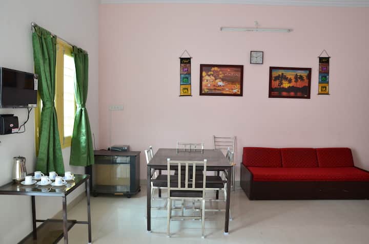 3BHK TV, AC & WiFi Vellore Garden View