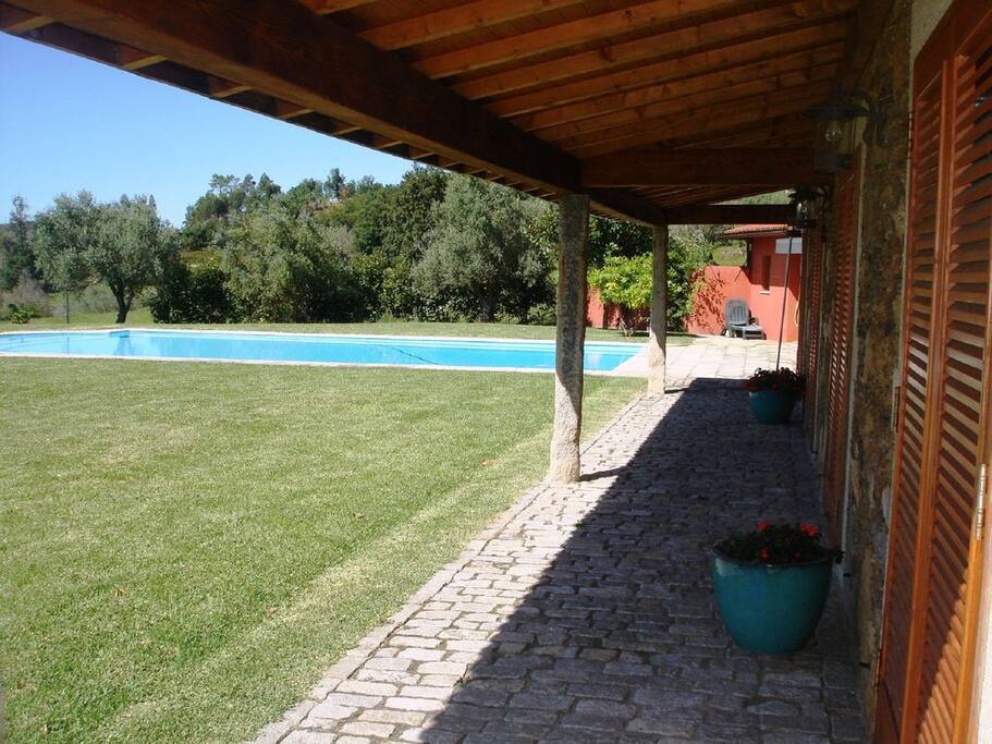 Sortie de deux chambres directement sur le jardin
