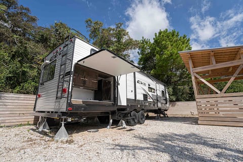 American Trailer House 1 minute to the beach