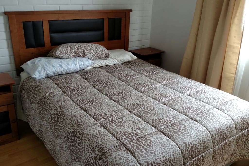 Dormitorio con terraza, cama de 2 plazas