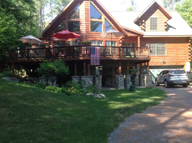 Rustic Adirondack Studio Apartment