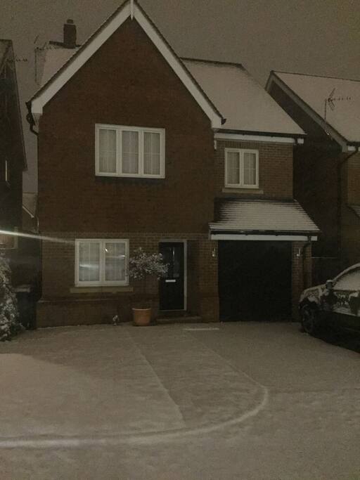 Parking at front of house. Private cul de sac