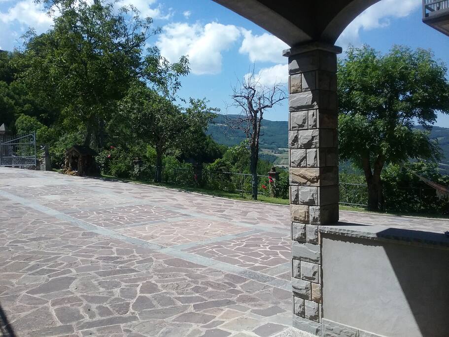 vista esterna dall'ingresso