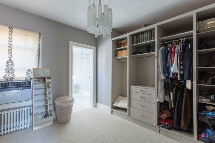 Fully renovated historic district townhouse gallery image 3