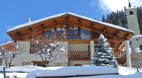 Top Airbnb: Apartment in the heart of the village of Peisey in Peisey Nancroix