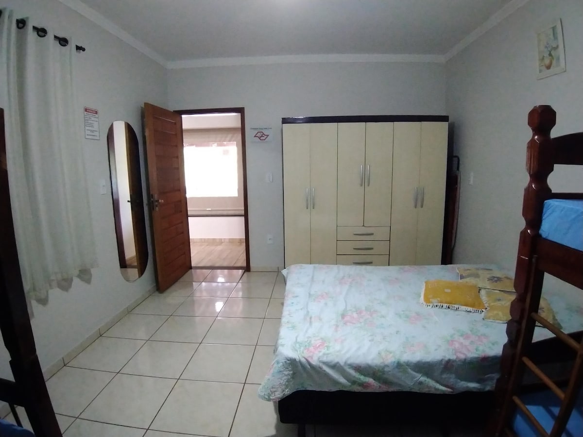 ห้อง 02 รองรับได้ 06 คน 