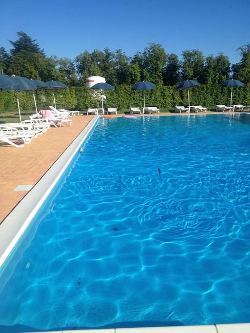 Summer swimming pool, accessible from June to September