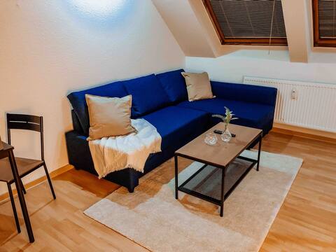 Top Airbnb: Cool city apartment on 2 floors, near main station + trade fair in Südviertel