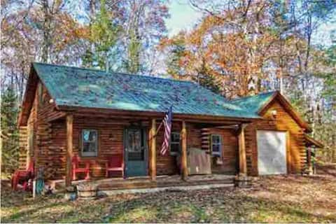 Adorable LOG CABIN in small NH town.