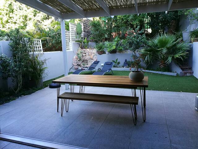 Stunning, secure townhouse on Atlantic seaboard gallery image 5