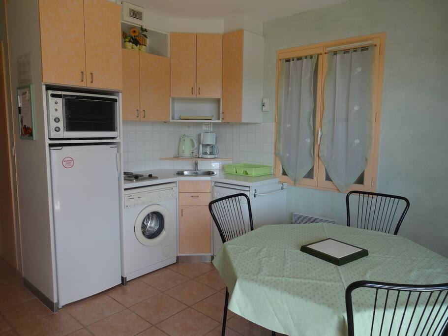 coin kitchenette