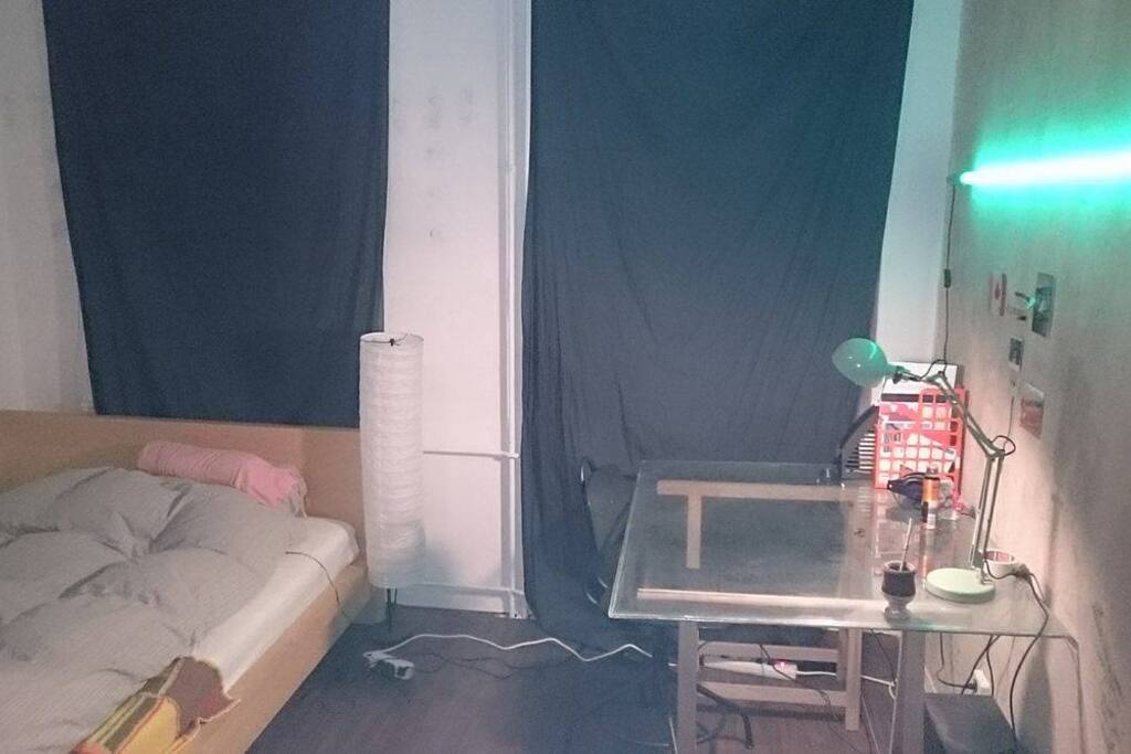 BED & WINDOWS