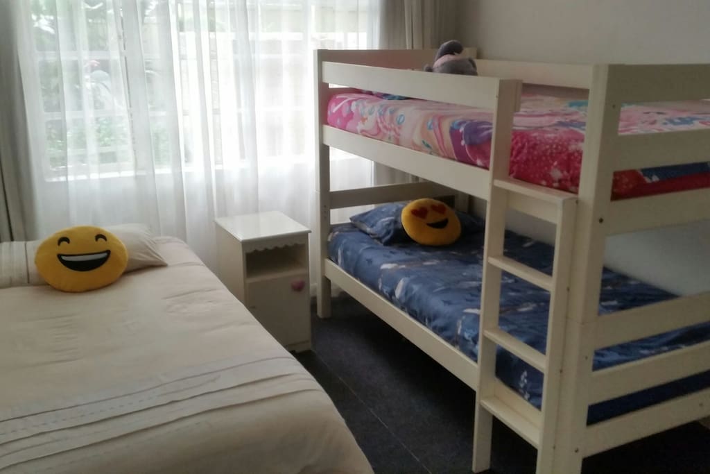 Spare bedroom (sleeps 3)