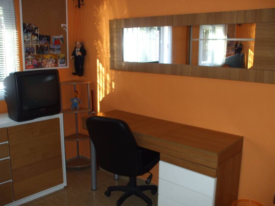 escritorio habitacion vistas jardin