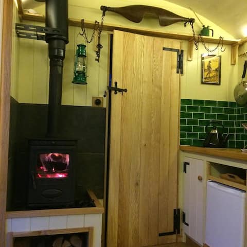 Top performing Airbnb: Esme's Escape - Luxury Shepherd's Hut & Hot Tub in Somerset